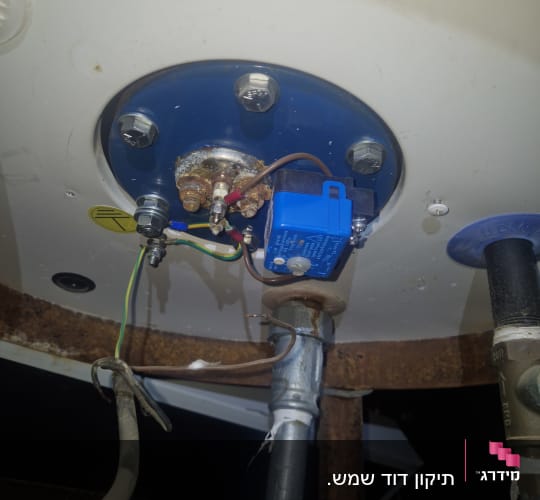חיבורי חשמל ותשתית במכשיר חשמלי